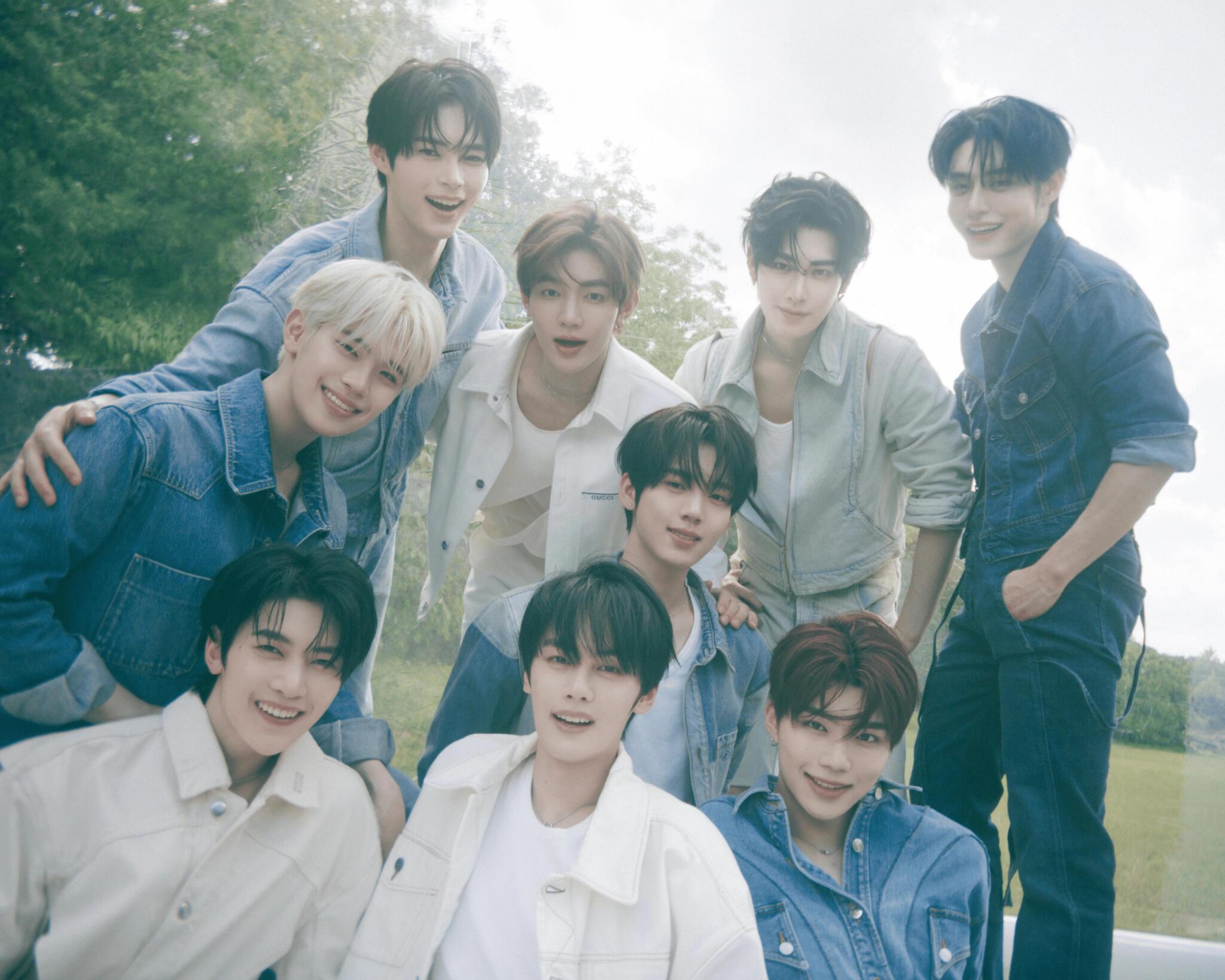 Discovery splash banner for Hanbin Bot Discord server