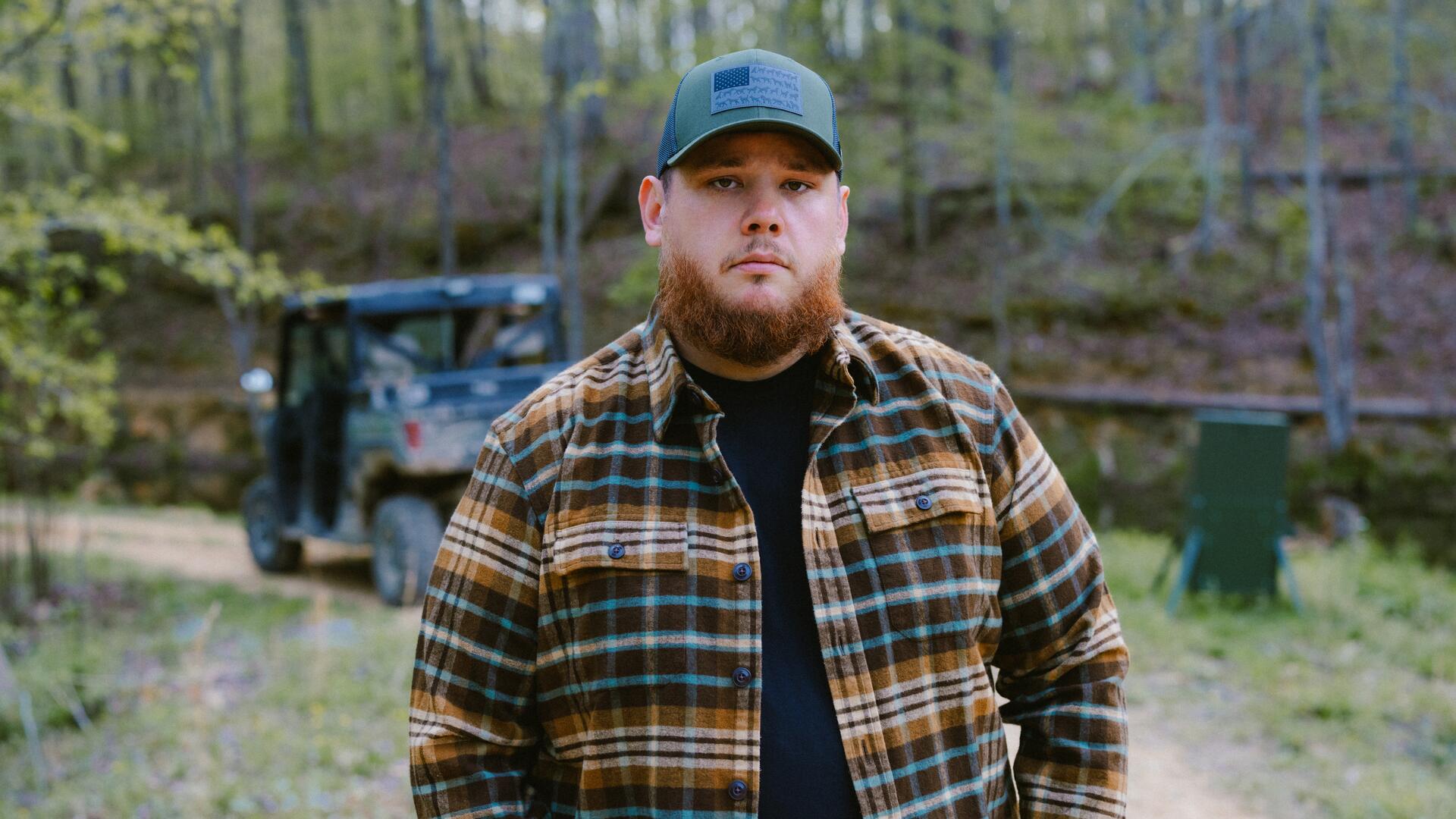 Discovery splash banner for Luke Combs Discord server